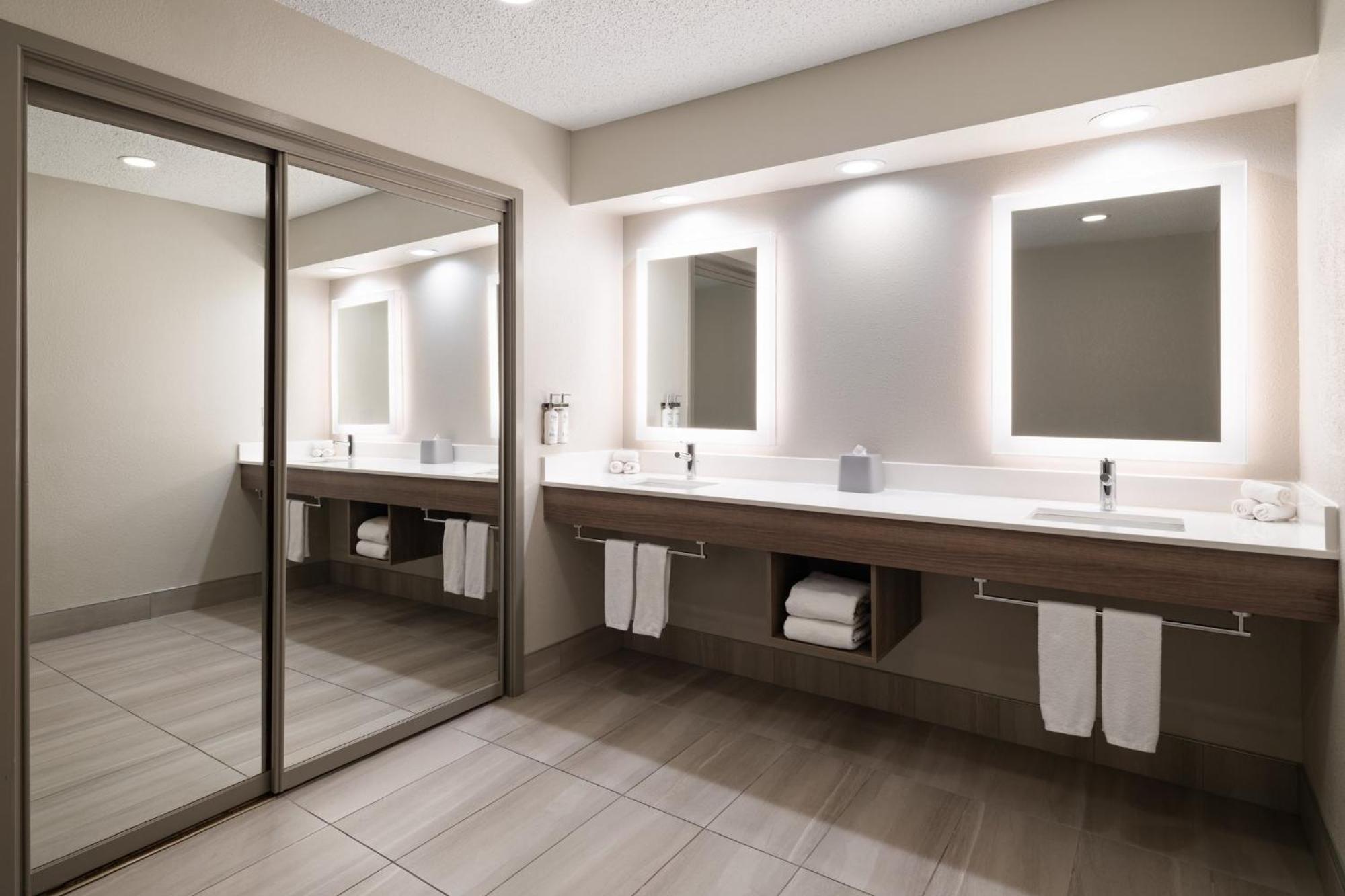 Holiday Inn Express Sheboygan-Kohler / I-43 By Ihg Exterior photo